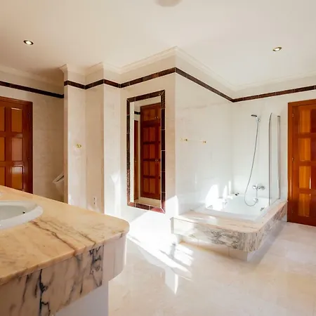 Вилла Luxury With Sauna, Sea View And 2.200 M2 Garden *