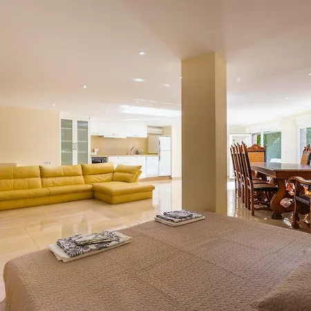 Вилла Luxury With Sauna, Sea View And 2.200 M2 Garden