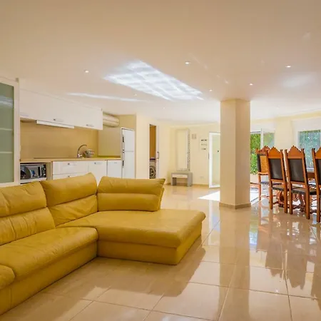 Luxury With Sauna, Sea View And 2.200 M2 Garden Дения