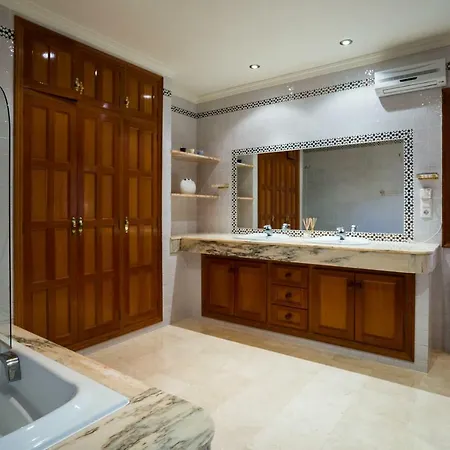 Luxury With Sauna, Sea View And 2.200 M2 Garden Дения