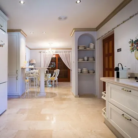 Luxury With Sauna, Sea View And 2.200 M2 Garden Вилла *