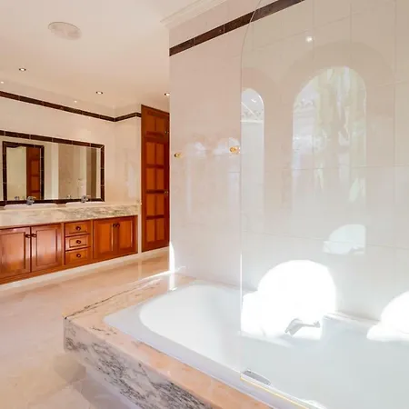 Luxury With Sauna, Sea View And 2.200 M2 Garden Вилла Дения