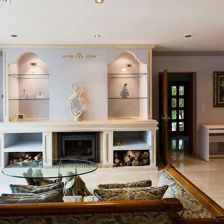 Luxury With Sauna, Sea View And 2.200 M2 Garden