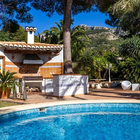Вилла Luxury With Sauna, Sea View And 2.200 M2 Garden Дения