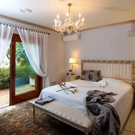 Вилла Luxury With Sauna, Sea View And 2.200 M2 Garden Дения