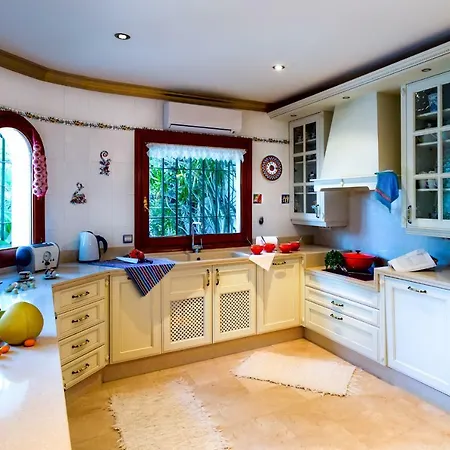 Вилла Luxury With Sauna, Sea View And 2.200 M2 Garden